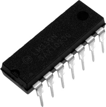 Photo of a lm339n quad comparator.