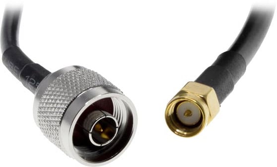 Photo of the connector ends of an N male to SMA male antenna cable.