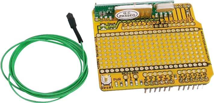 Photo of a Freetronics 433MHz receiver shield for Arduino.